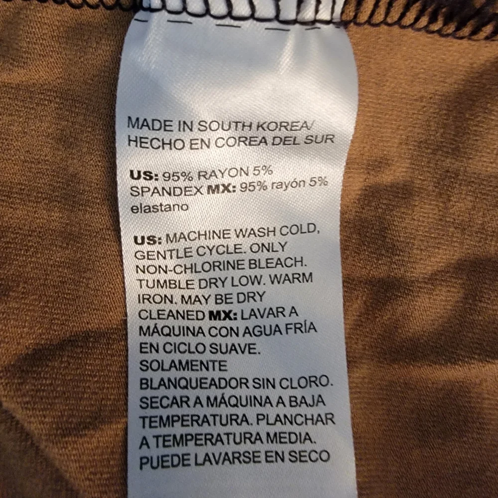 EUC Chico's Animal Print Blouse Tee -- Chico's 3 (XL) - Picture 5 of 5